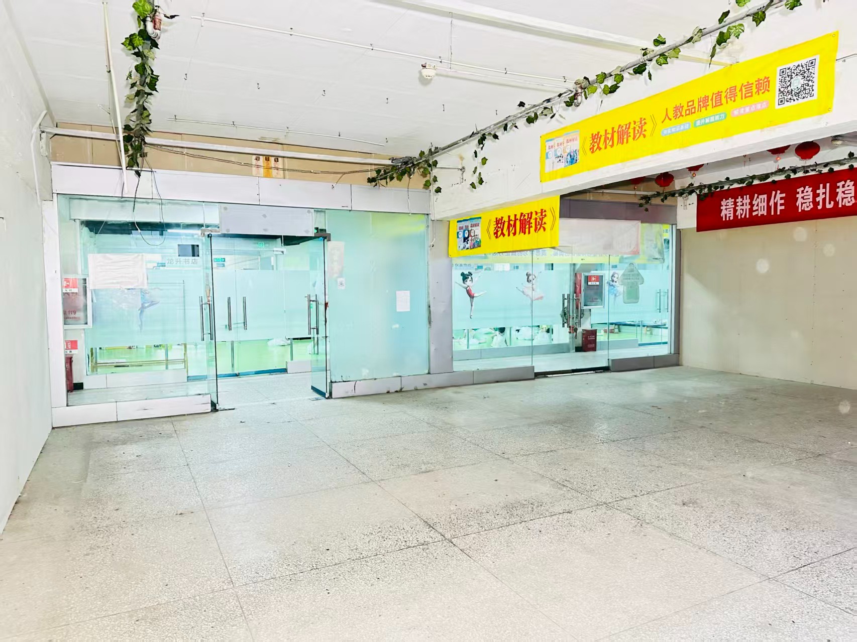 丰润东路提供写字楼、商铺、展示空间、直播间等多种面积选择，满足企业办公、研发、展示、运营等多元需求。